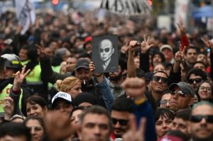 Una verdadera multitud despidió los restos del Indio Solari en Villa Domínico