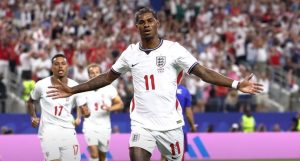 Inglaterra debutó ganando en uno de los mejores partidos del Mundial hasta ahora