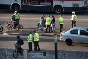 Inspectores de tránsito proponen sanciones para conductores que los agredan física o verbalmente