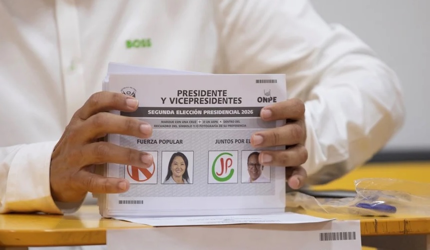 Perú espera el resultado final en una elección marcada por la polarización