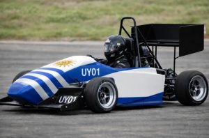 Estudiantes de la Fing diseñan auto de competición impulsado por hidrógeno verde para representar a Uruguay en Brasil