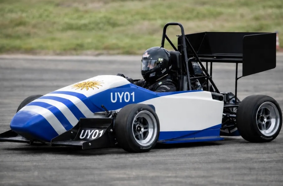 Estudiantes de la Fing diseñan auto de competición impulsado por hidrógeno verde para representar a Uruguay en Brasil