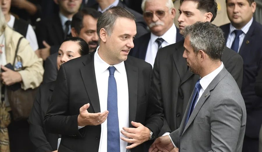 Argentina: El Gobierno pierde apoyo tras las nuevas explicaciones brindadas por el jefe de Gabinete Manuel Adorni sobre su declaración jurada