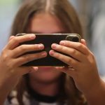 Experto en seguridad informática advirtió por utilización de dispositivos personales en el aula