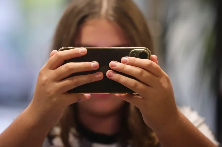 Experto en seguridad informática advirtió por utilización de dispositivos personales en el aula