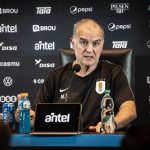 Marcelo Bielsa dará hoy una conferencia de prensa tras la eliminación de Uruguay del Mundial