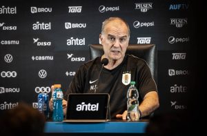 Marcelo Bielsa dará hoy una conferencia de prensa tras la eliminación de Uruguay del Mundial