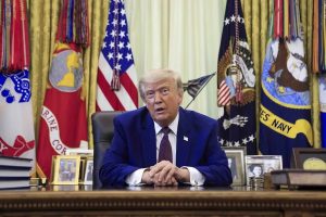 Trump vuelve a anunciar en tres días si podría reabrirse normalmente el estrecho de Ormuz