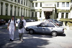 Diputado nacionalista propone incentivos para atraer médicos al interior como alternativa a la obligatoriedad
