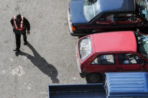 Salto crea la figura del facilitador de estacionamiento para reemplazar a los cuidacoches con capacitación y “mejor atención al vecino”