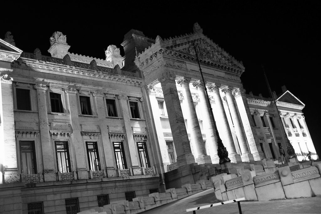 El día que se detuvo el reloj del Parlamento para negociar una Rendición de Cuentas
