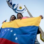 Los uruguayos están divididos sobre si la llegada de inmigrantes beneficia o perjudica al país