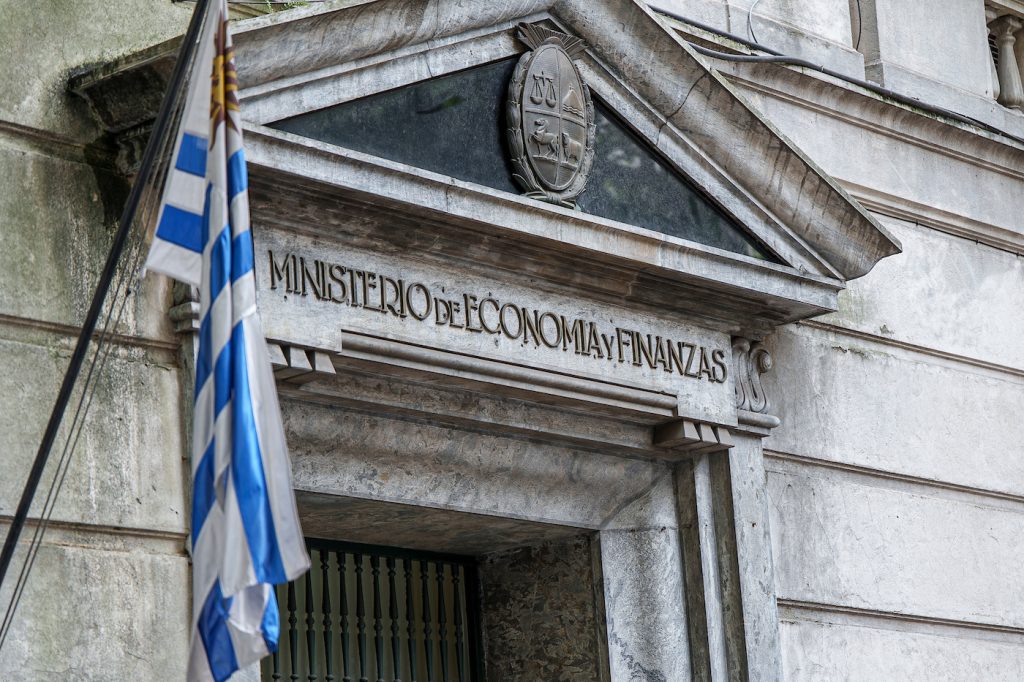 Ángel Urraburu | Emisión de bonos soberanos superó las expectativas y refuerza la confianza de los mercados en Uruguay