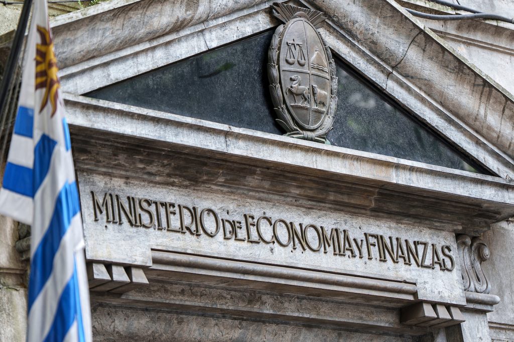 Ángel Urraburu | Licitación desierta de deuda no refleje una pérdida de confianza en Uruguay