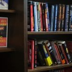 ¿Por qué Uruguay debería tener un “precio único” en los libros que permita “salvar” a los libreros?