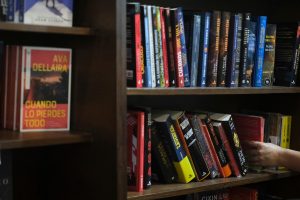 ¿Por qué Uruguay debería tener un “precio único” en los libros que permita “salvar” a los libreros?