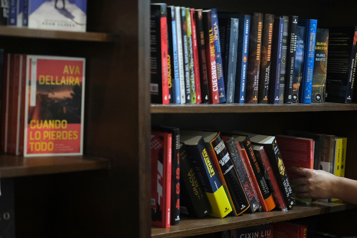 ¿Por qué Uruguay debería tener un “precio único” en los libros que permita “salvar” a los libreros?