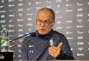 Bielsa se despidió de Uruguay en una conferencia de prensa