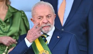 Trump aplica arancel del 25% a importaciones de Brasil