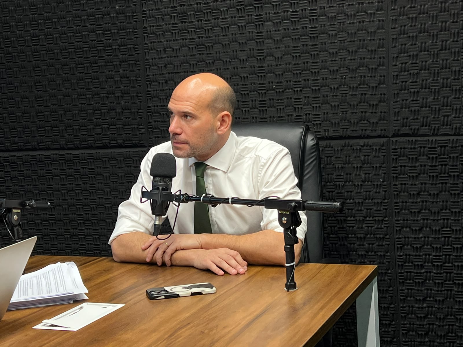 Lema: “El gobierno tiene una agenda destructiva”