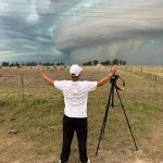 Matías Mederos: el uruguayo que cazó tornados en Oklahoma  y nieve en el Cerro Catedral desde su camioneta