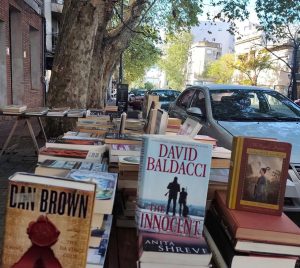 La clasica Diomedes en Montevideo: la librería que presta libros a personas en situación de calle