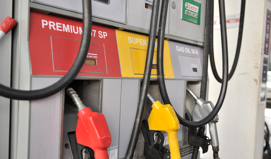 Combustibles bajan 5% y deberían seguir bajando