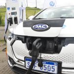 Eléctricos: entre estacioneros y ecologistas