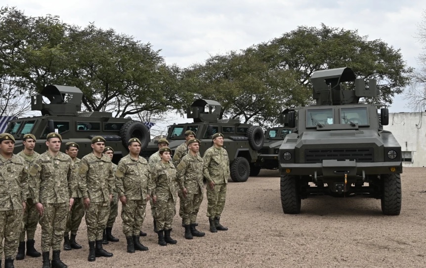 Policías comienzan capacitación para vehículos del Ejército que serán usados en patrullajes 