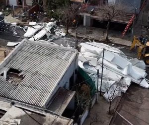 Orsi recorrió las zonas afectadas por el temporal en Salto mientras continúa la emergencia