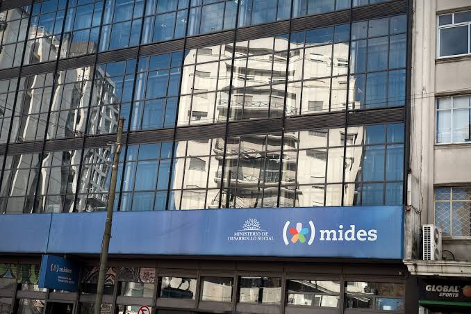 Polémica por cobro de transferencias del Mides en efectivo
