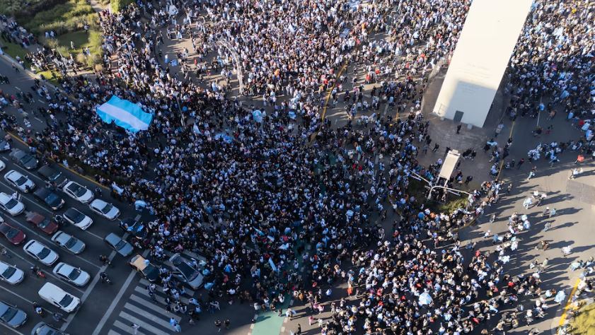 Interminables festejos en Argentina tras clasificar a cuartos en el Mundial