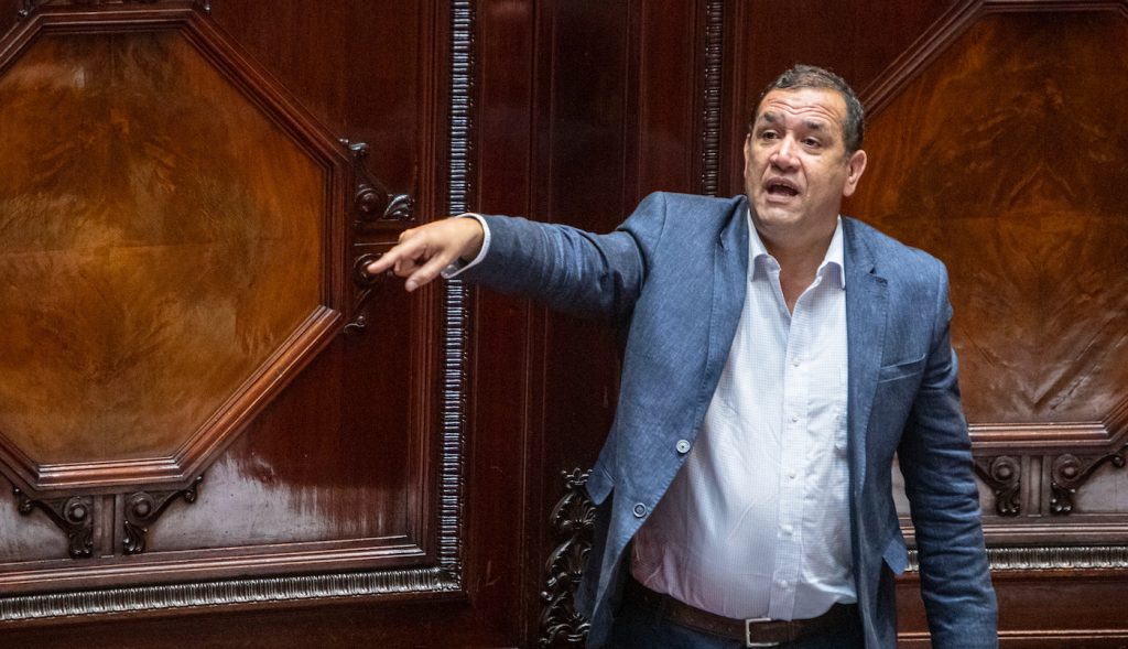 Da Silva a Lacalle Pou: “Antón pirulero, cada cuál atiende su juego”