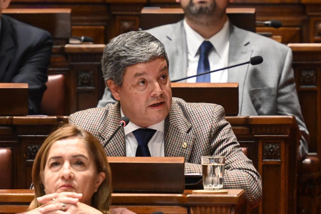 Oposición convocará al SMU y Colegio Médico al Parlamento por caso de la anestesista