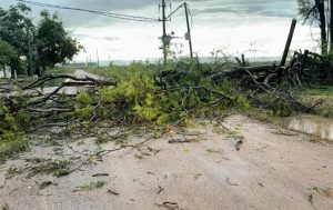 Cerro Largo: un muerto por la caída de un rayo y daños materiales tras el temporal