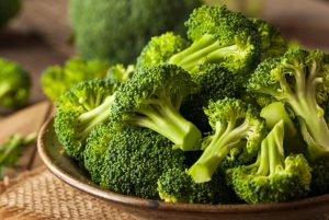 ¿Qué comemos hoy?: La UAM recomienda el consumo de brócoli, espinaca, lechuga, nabo, mandarina y pera