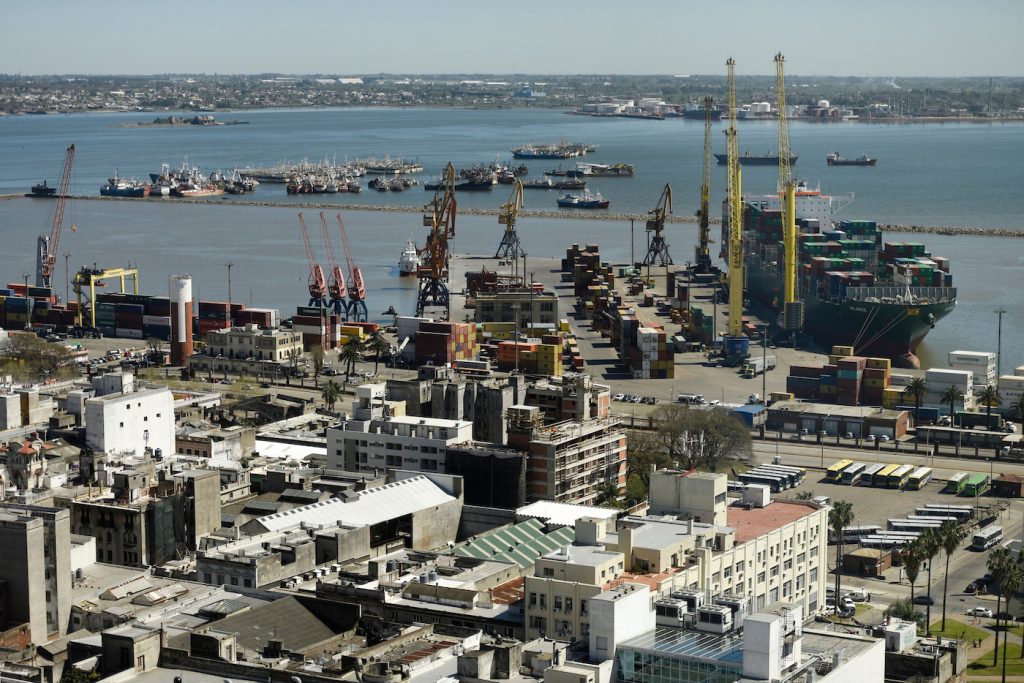 Conflicto en el puerto de Montevideo: Crisis, desastre y sabotaje