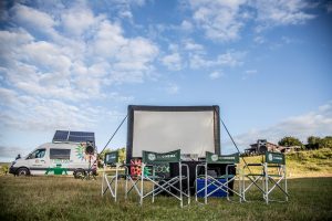 Ecocinema llevará cine gratuito con energía solar a 20 localidades del norte y noreste de Uruguay entre octubre y diciembre