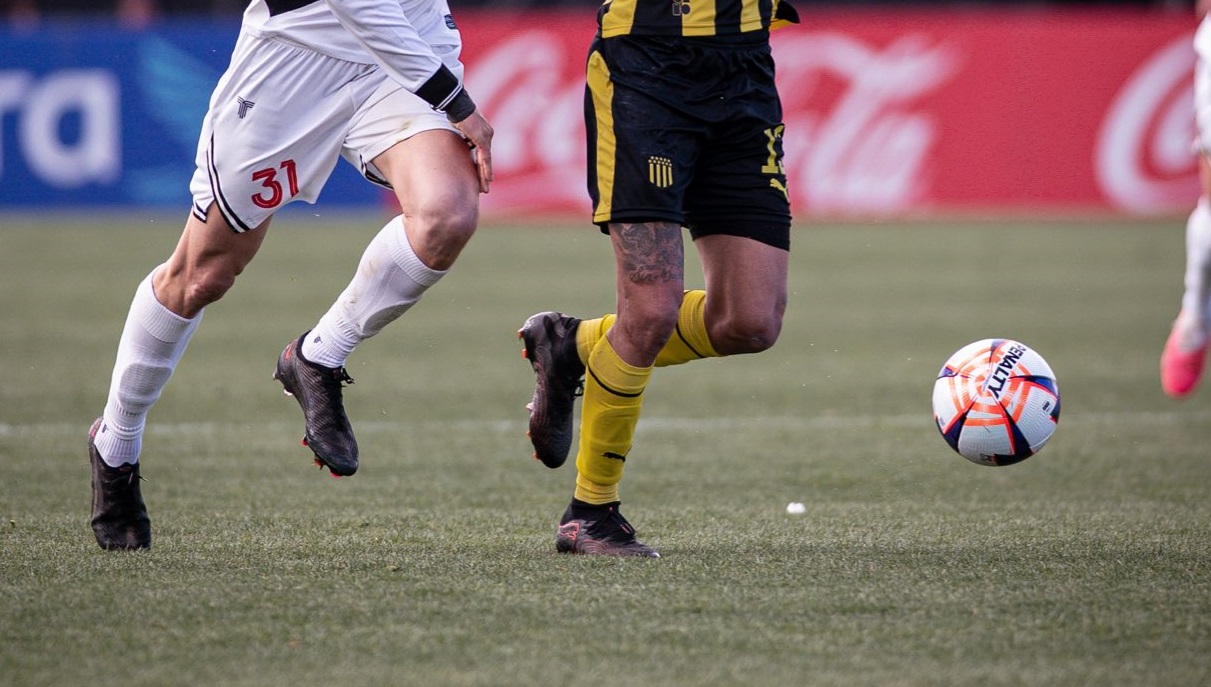 Peñarol goleó a Danubio y Nacional empató con Juventud en la fecha 5 del Clausura