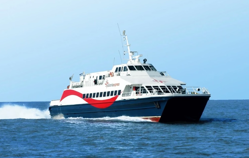 Colonia Express acusa a Buquebus de mantener una posición “monopólica, casi mafiosa”