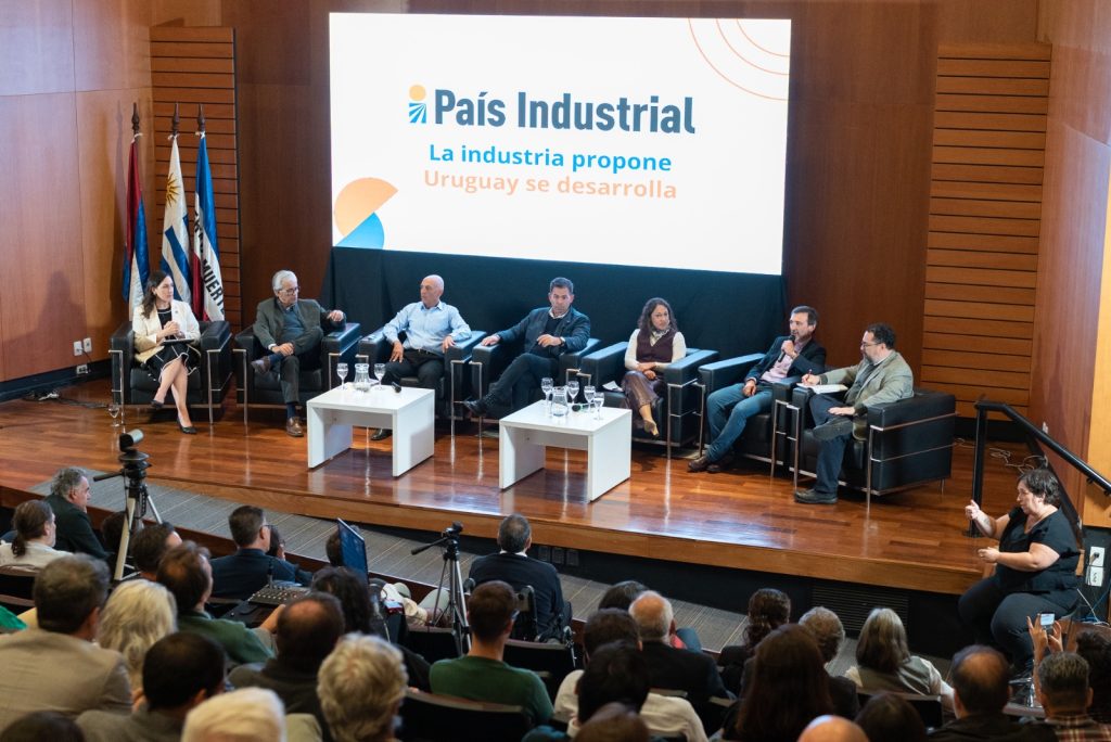 Empresarios, trabajadores y académicos crean un foro para definir propuestas para la industria uruguaya