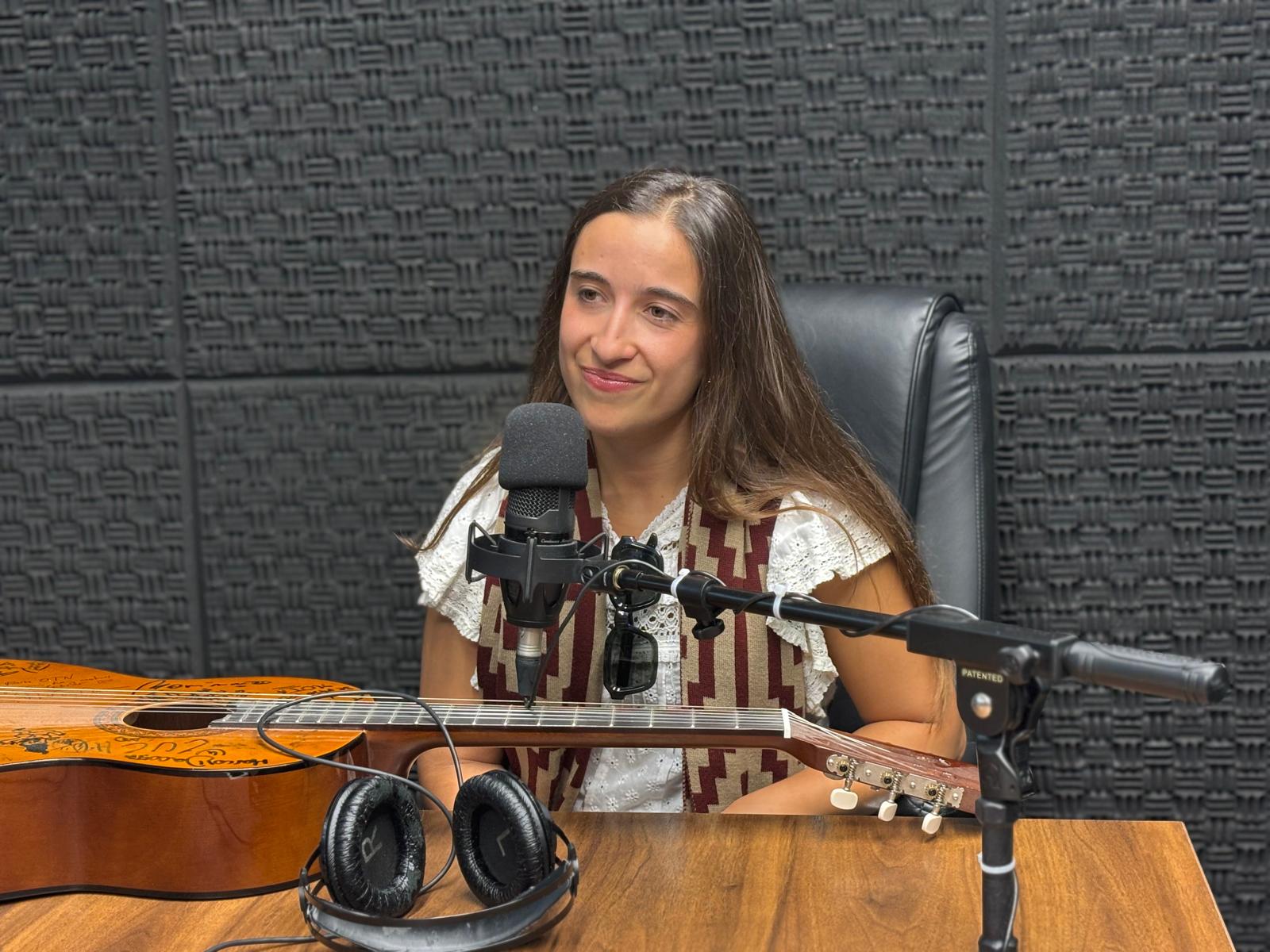 Catherine Vergnes, la cantautora sanducera le cantará al papa León XIV en el Parque París Londres