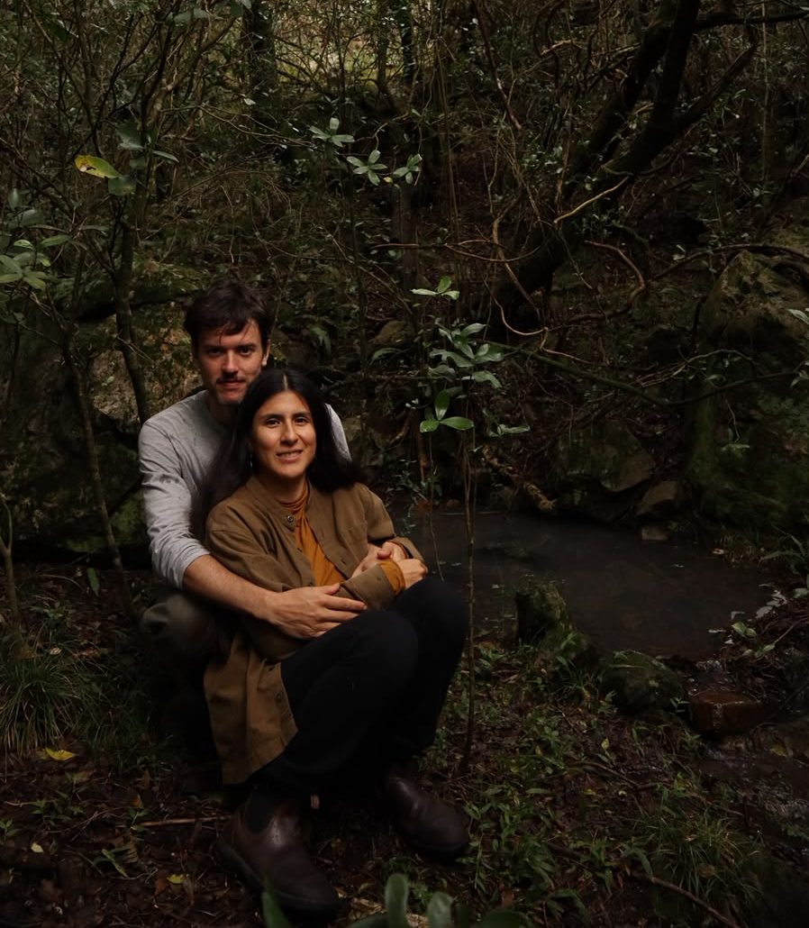 La historia de la pareja que compró 50 hectáreas en el Cerro Perdido de Lavalleja para recuperar el monte nativo y abrirlo al turismo