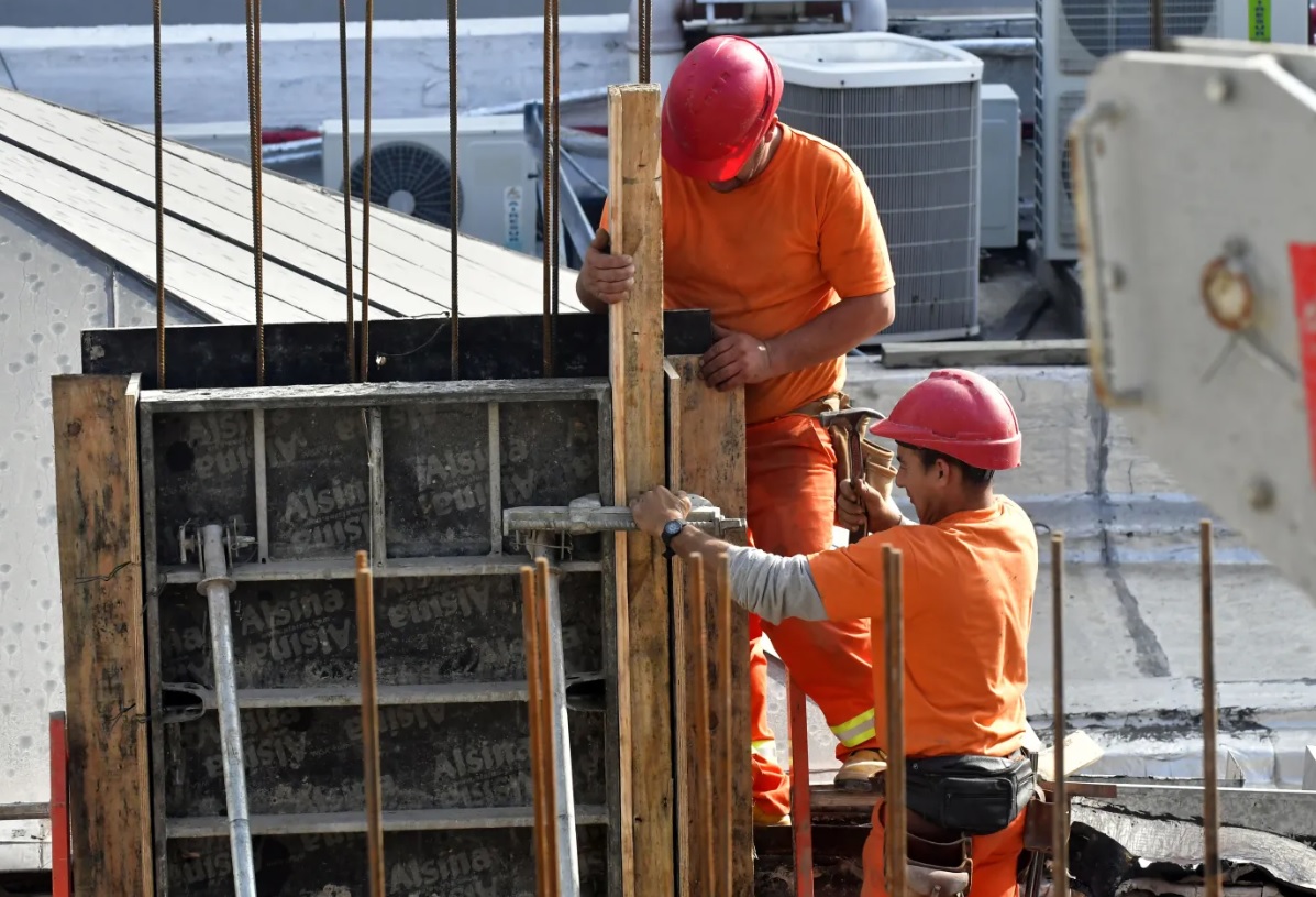 El estancamiento de la productividad y el aumento de los salarios pueden afectar el empleo | Análisis del CED